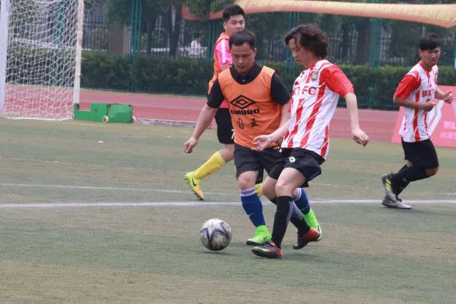 贝尔16+9广东胜四川 胡金秋25分广厦险胜山东